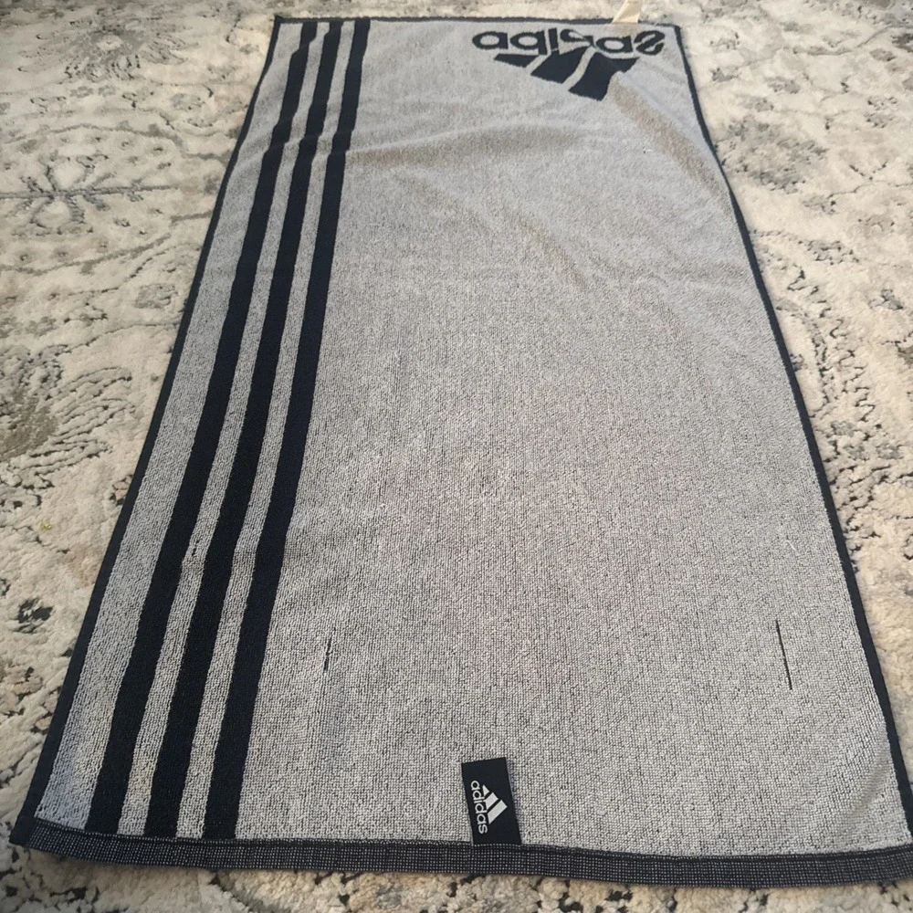 Adidas 3 Bar Small Towel  Unisex Swimming Sports Cotton Towel 50x95cm Black 90s